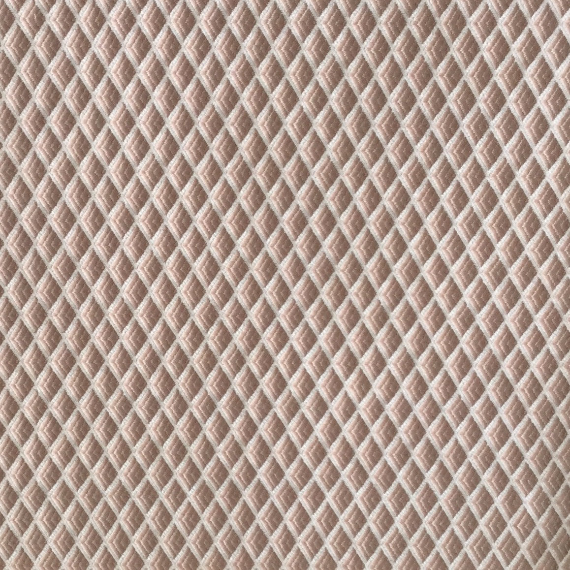 Tissu jaune à motif losanges géométriques en relief, tissé au Maroc pour l'ameublement et la décoration intérieure.