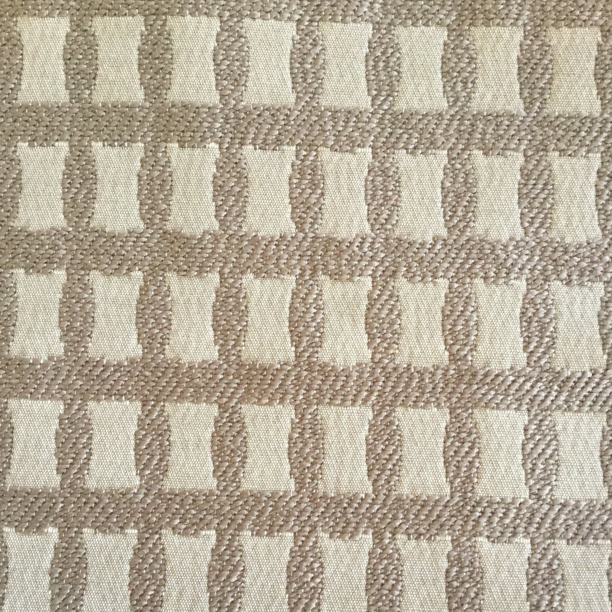 Tissu d’ameublement rectangulaire tissé en relief – Biyadi Collection"