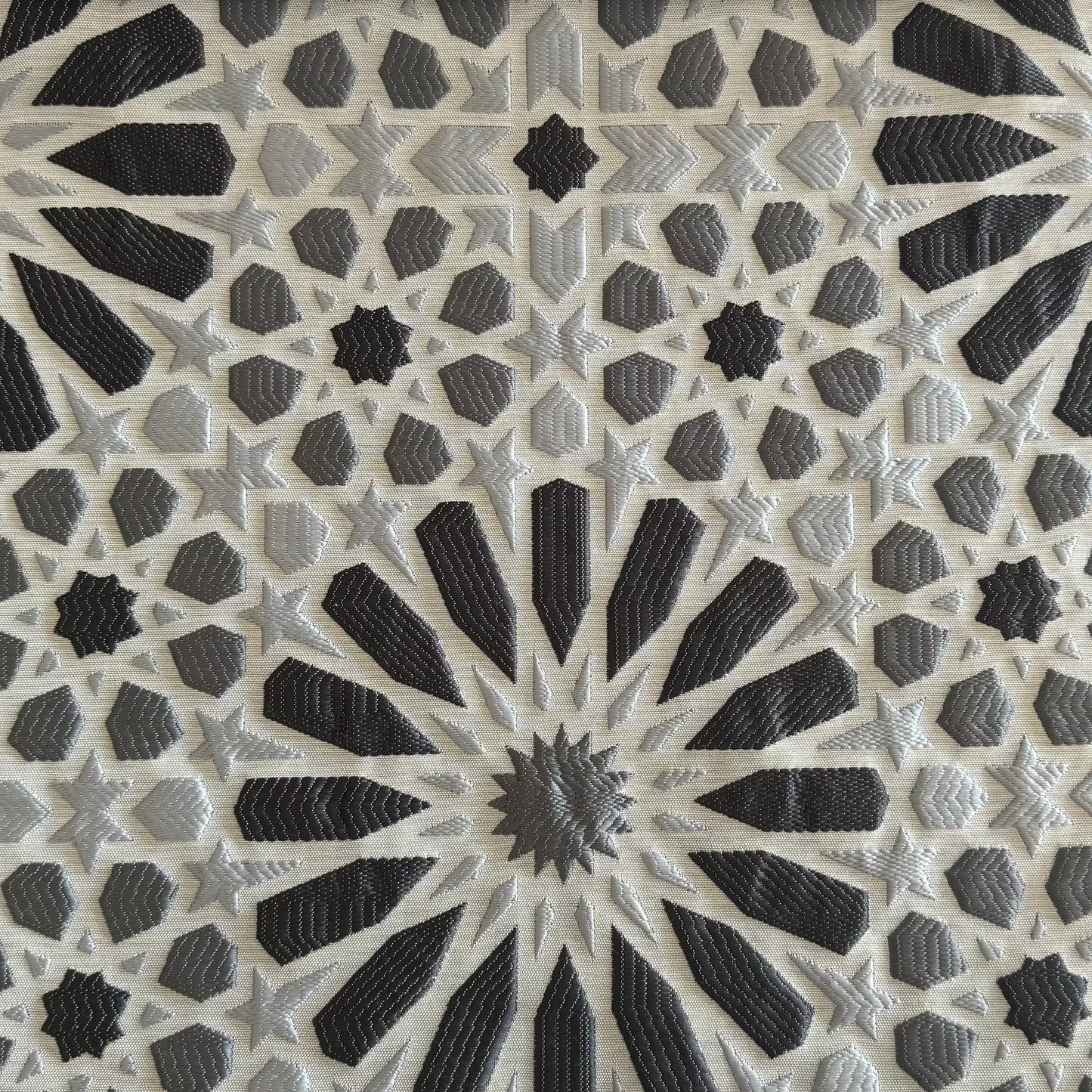 Tissu Zellij marocaingris foncé et gris clair à motifs géométriques embossés pour décoration
