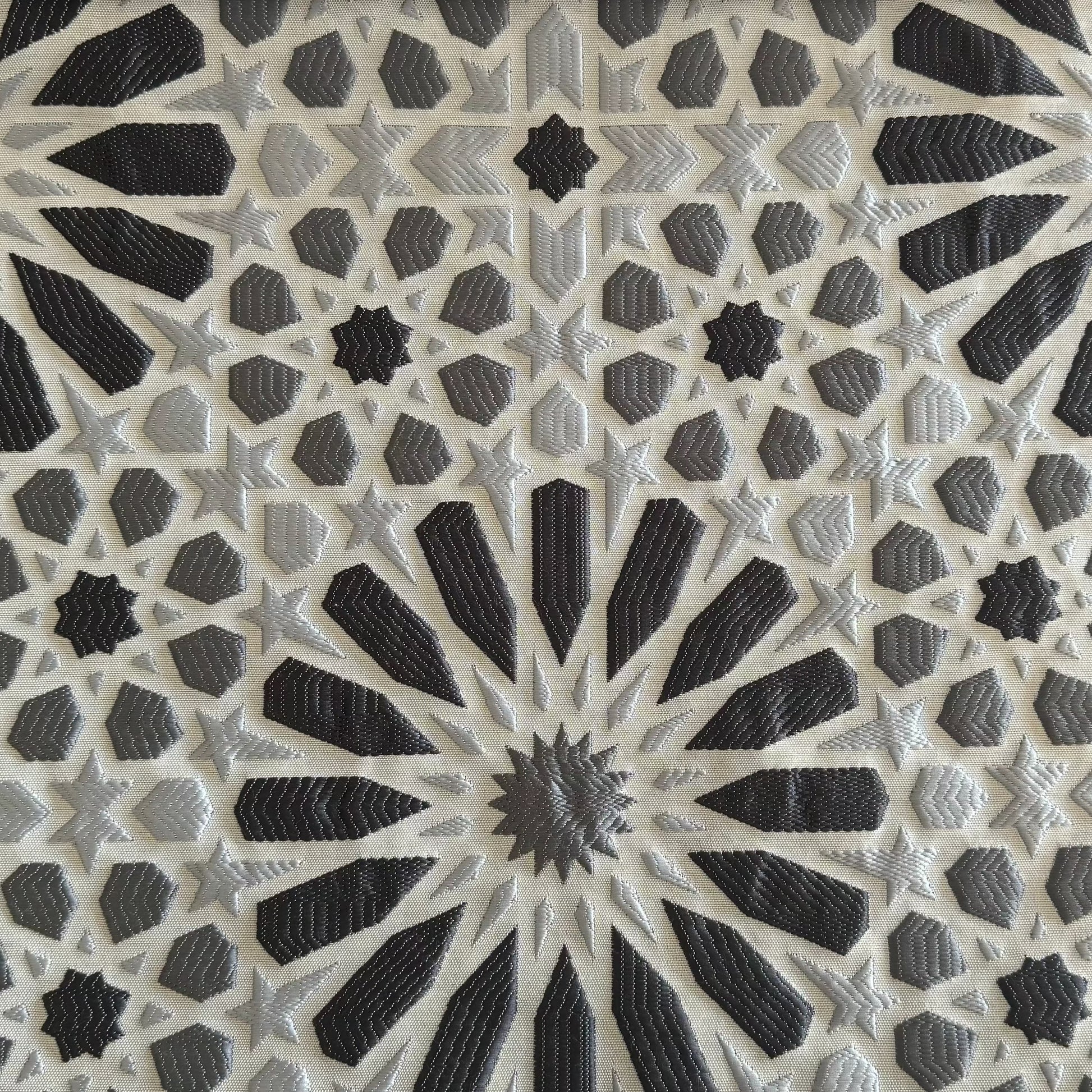 Tissu Zellij marocaingris foncé et gris clair à motifs géométriques embossés pour décoration