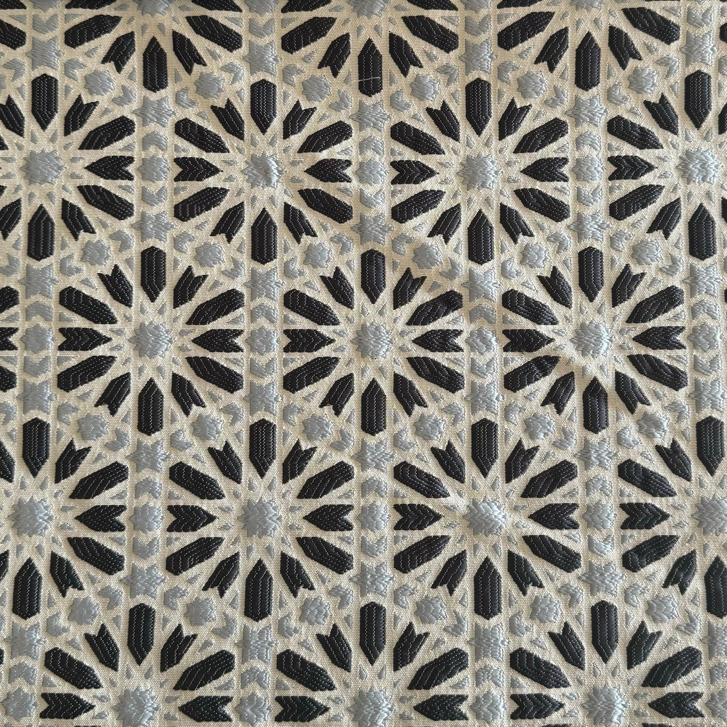 Tissu Zellij marocaingris foncé et gris clair à motifs géométriques embossés pour décoration