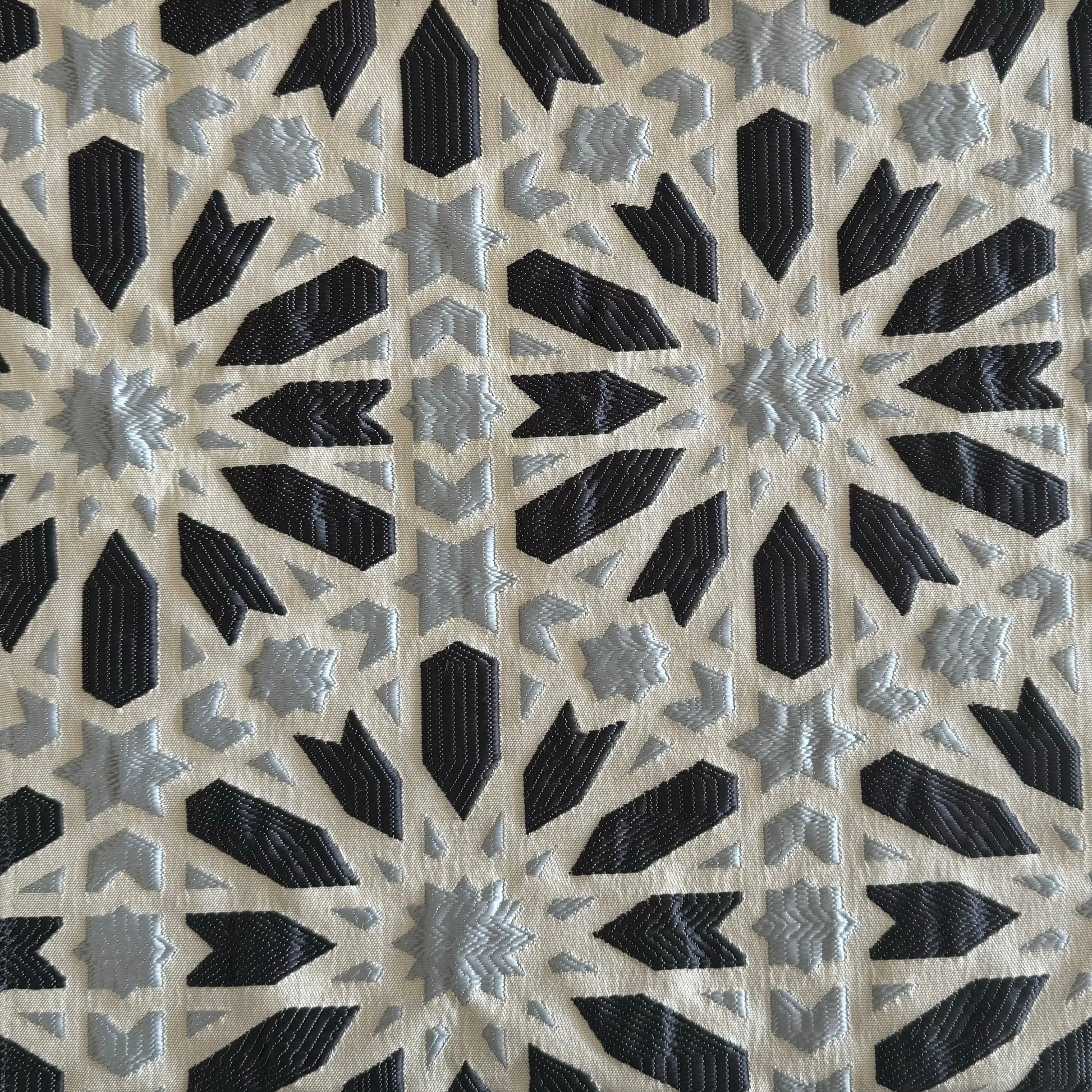 Tissu Zellij marocaingris foncé et gris clair à motifs géométriques embossés pour décoration