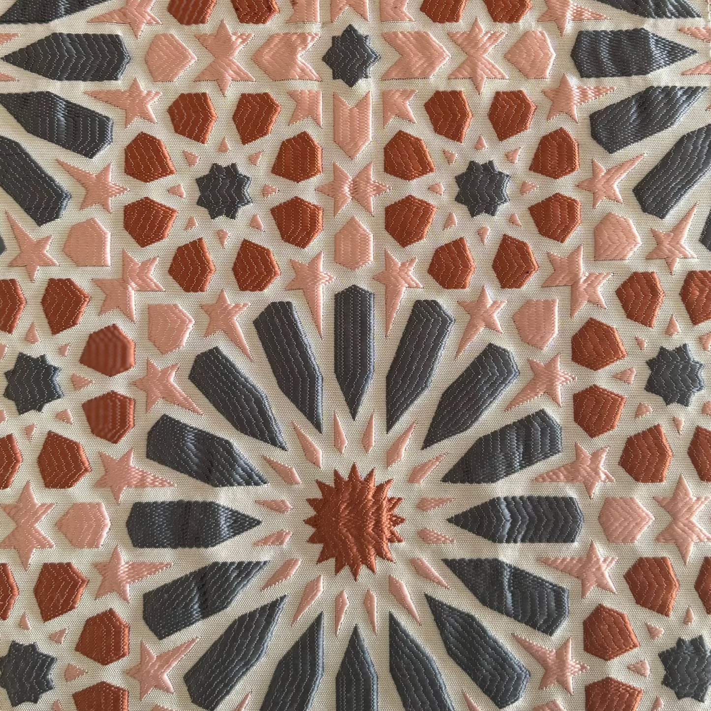 Tissu Zellij marocain gris et rose à motifs géométriques embossés pour décoration