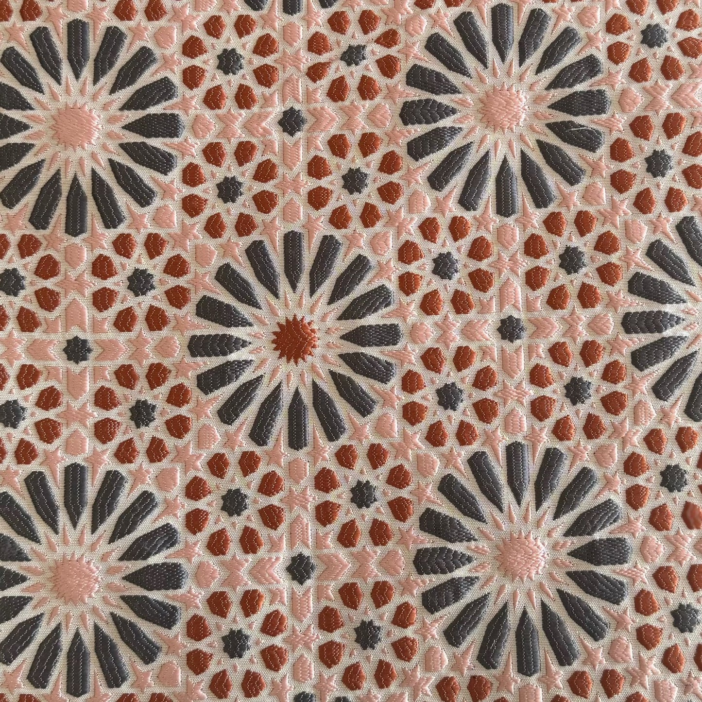 Tissu Zellij marocain gris et rose à motifs géométriques embossés pour décoration