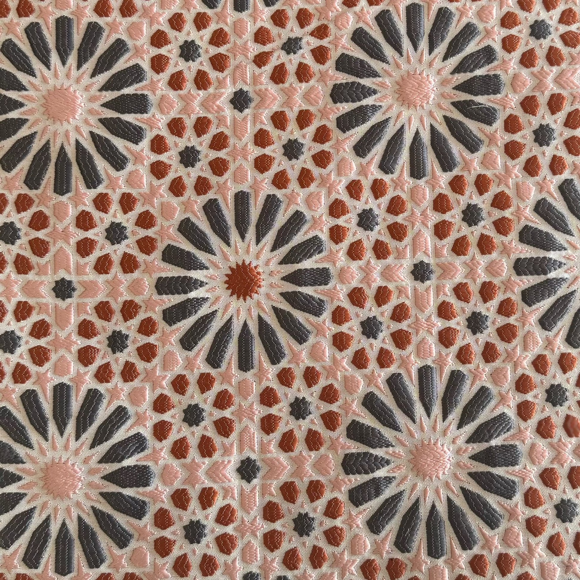 Tissu Zellij marocain gris et rose à motifs géométriques embossés pour décoration