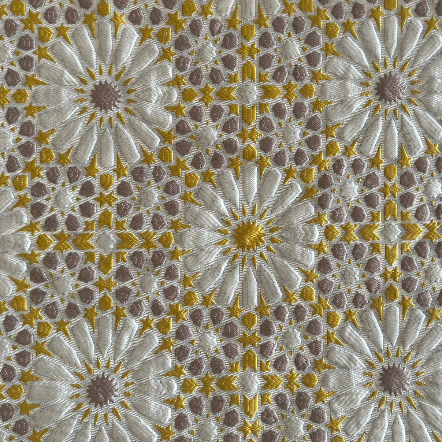 Tissu Zellij marocain jaune, taupe à motifs géométriques embossés pour décoration