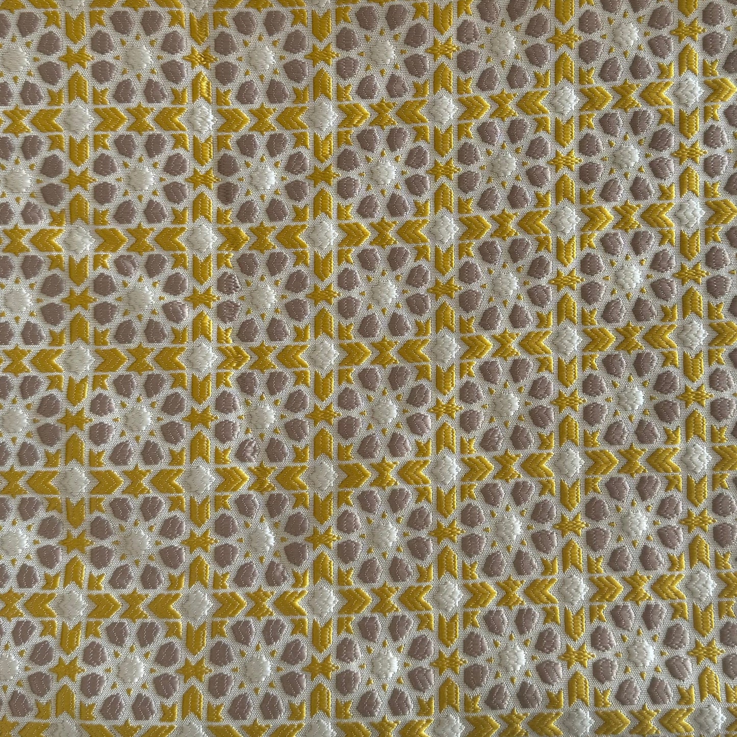 Tissu Zellij marocain jaune, taupe à motifs géométriques embossés pour décoration