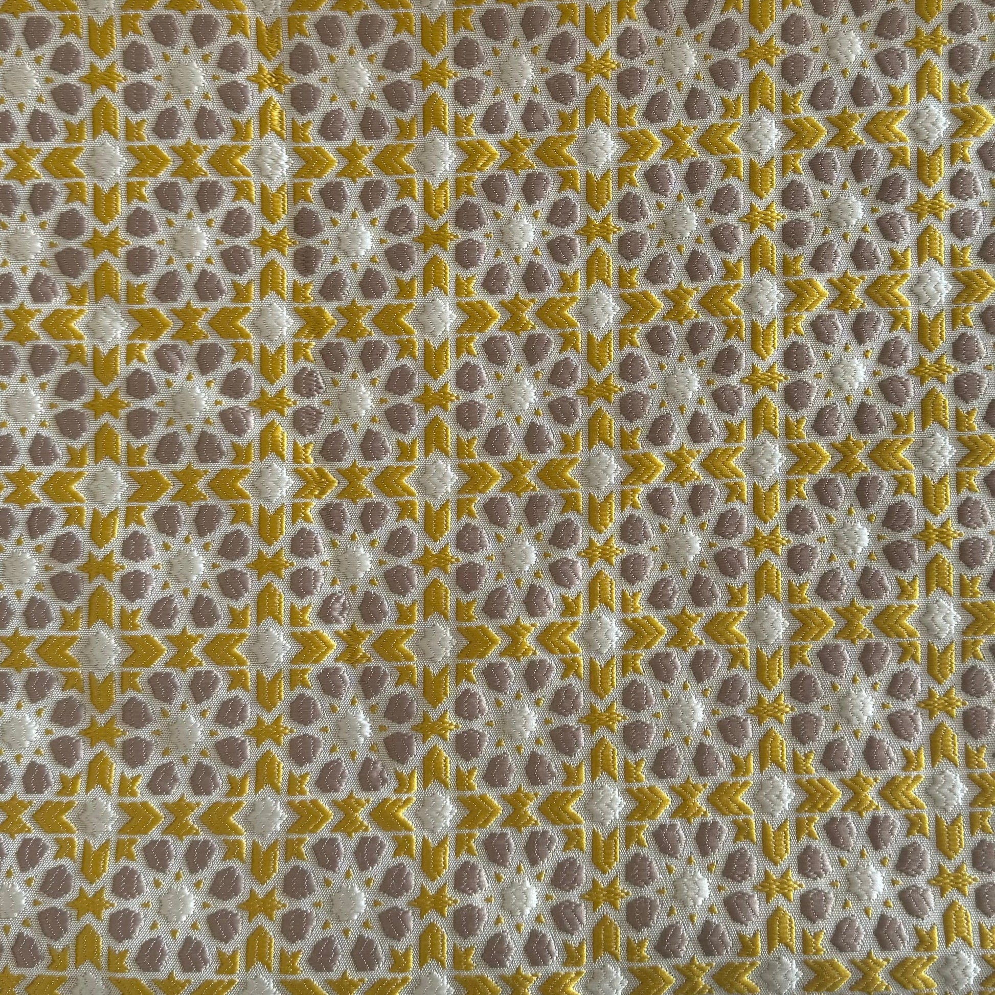Tissu Zellij marocain jaune, taupe à motifs géométriques embossés pour décoration