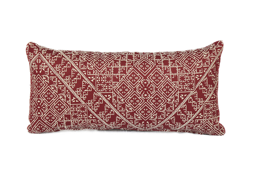 Coussin décoratif marocain en tissu effet brodé rouge