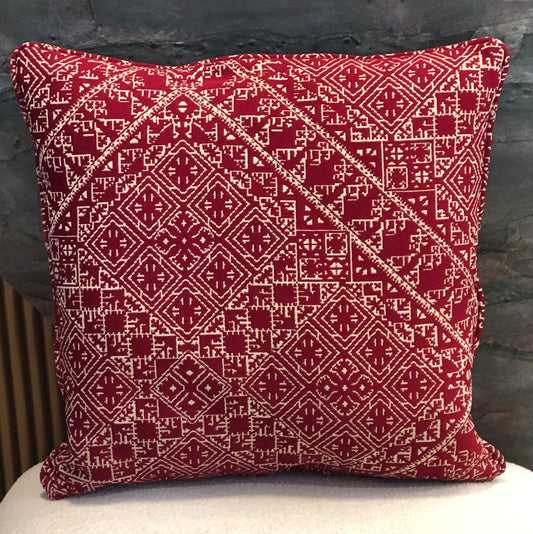 Coussin décoratif intemporel en tarz rouge 50x50cm