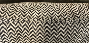 Coussin décoratif  rectangulaire chevron noir et blanc 63/32cm