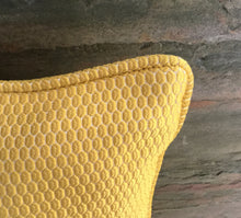 Load image into Gallery viewer, Coussin décoratif jaune marocain
