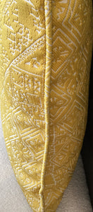 Coussin décoratif intemporel en tarz jaune 50x50cm