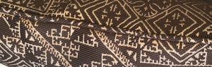 Coussin décoratif intemporel en tissu effet brodé marron 50x50cm