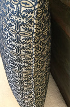 Cargar imagen en el visor de la galería, Coussin décoratif à motif oriental
