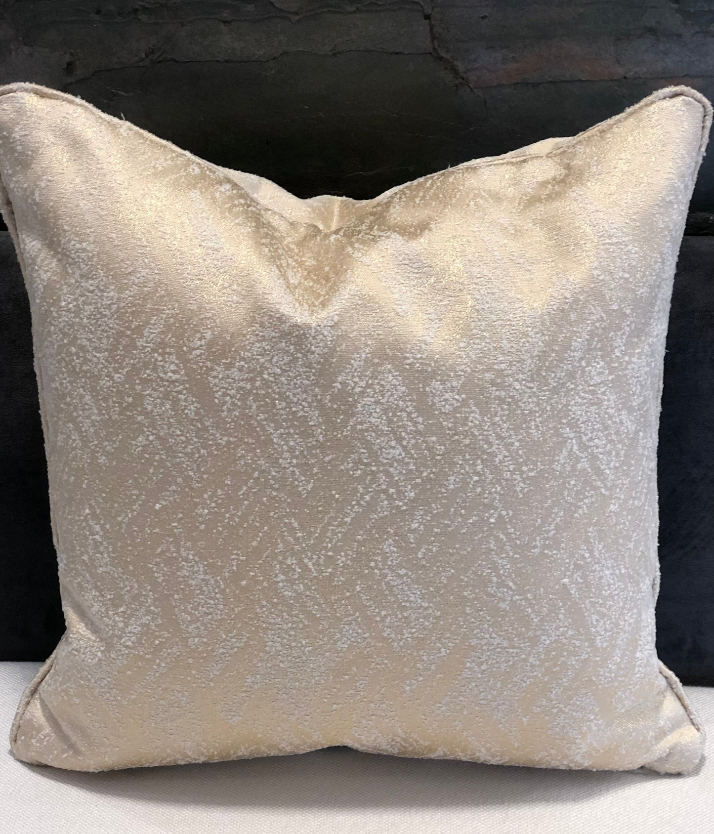 Coussin bouclette lamée blanche