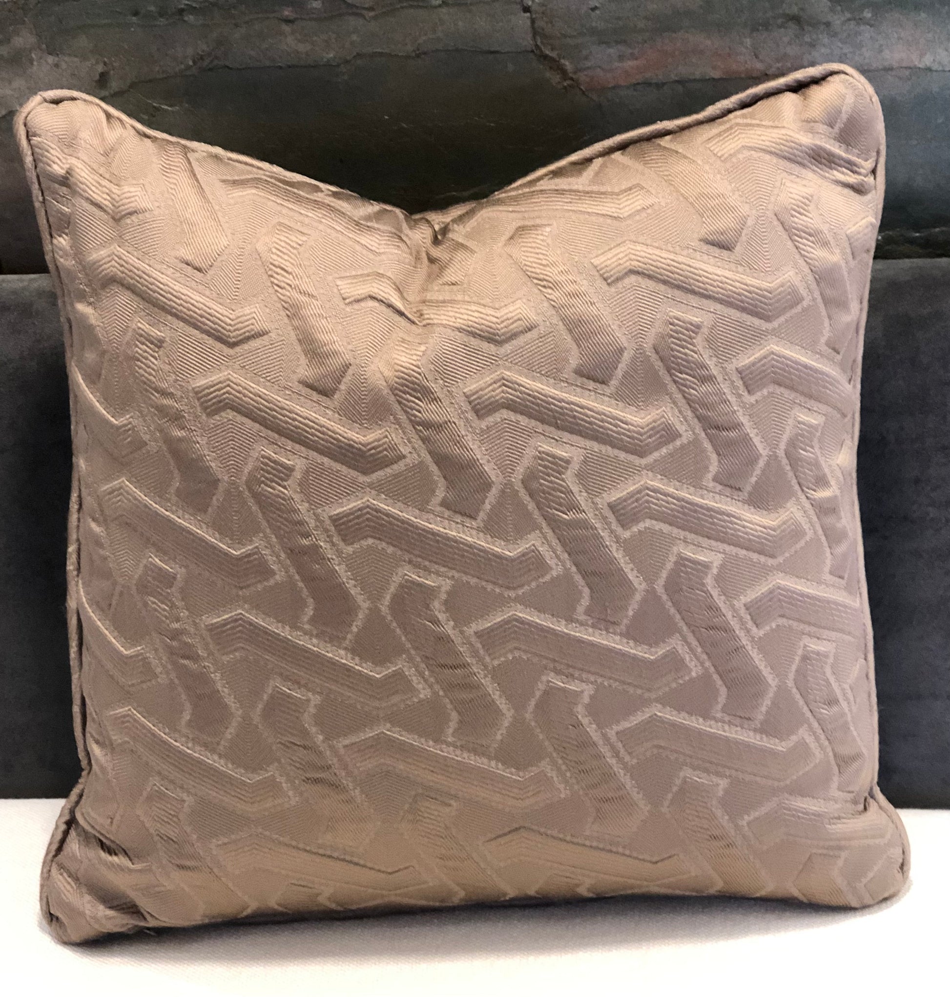 Coussin décoratif taupe