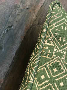 Coussin décoratif intemporel en tarz fushia  50x50cm
