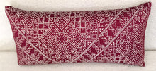 Load image into Gallery viewer, Coussin décoratif marocain en tissu effet brodé rouge
