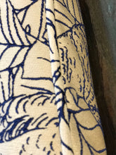 Cargar imagen en el visor de la galería, Détail coussin perroquet
