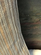 Load image into Gallery viewer, Coussin décoratif à rayures grises 50x50 cm
