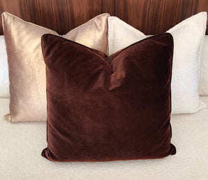 Decorative velvet cushion 50x50cm.