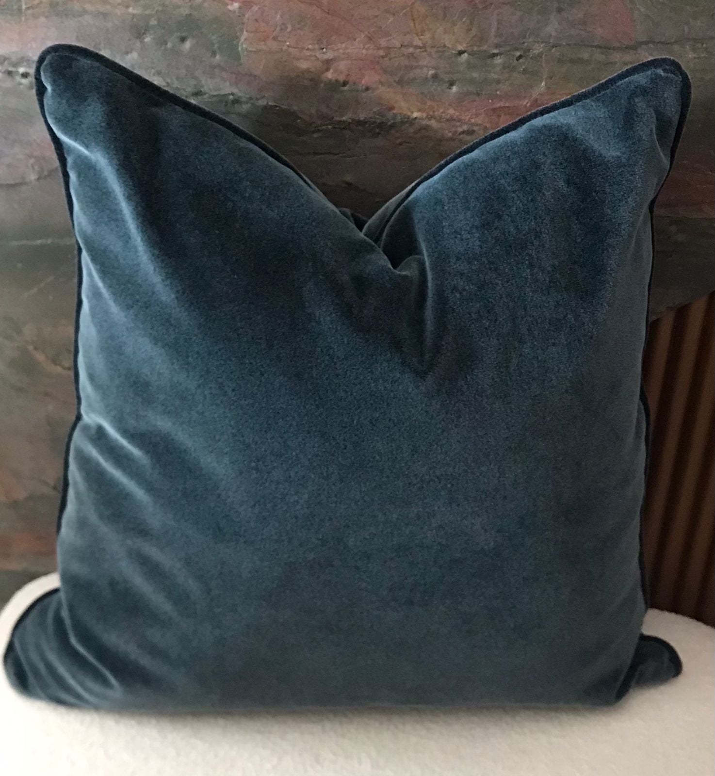 Coussin décoratif en velour bleu