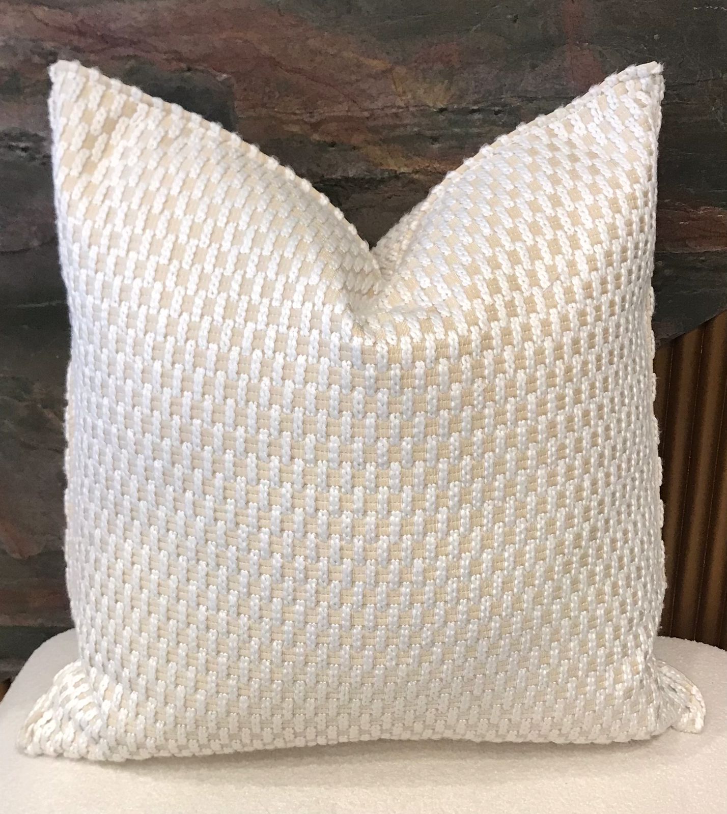 Coussin carré en bouclette blanche