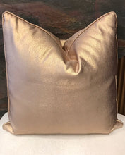 Load image into Gallery viewer, Coussin carré bronze 
