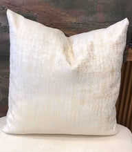 Load image into Gallery viewer, Coussin décoratif marocain blanc
