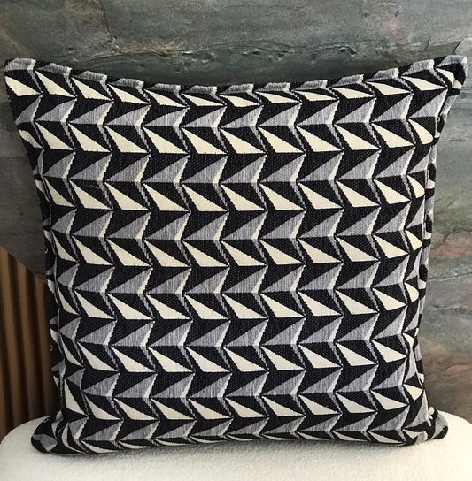 Gray chenille geometric decorative cushion 50x50cm